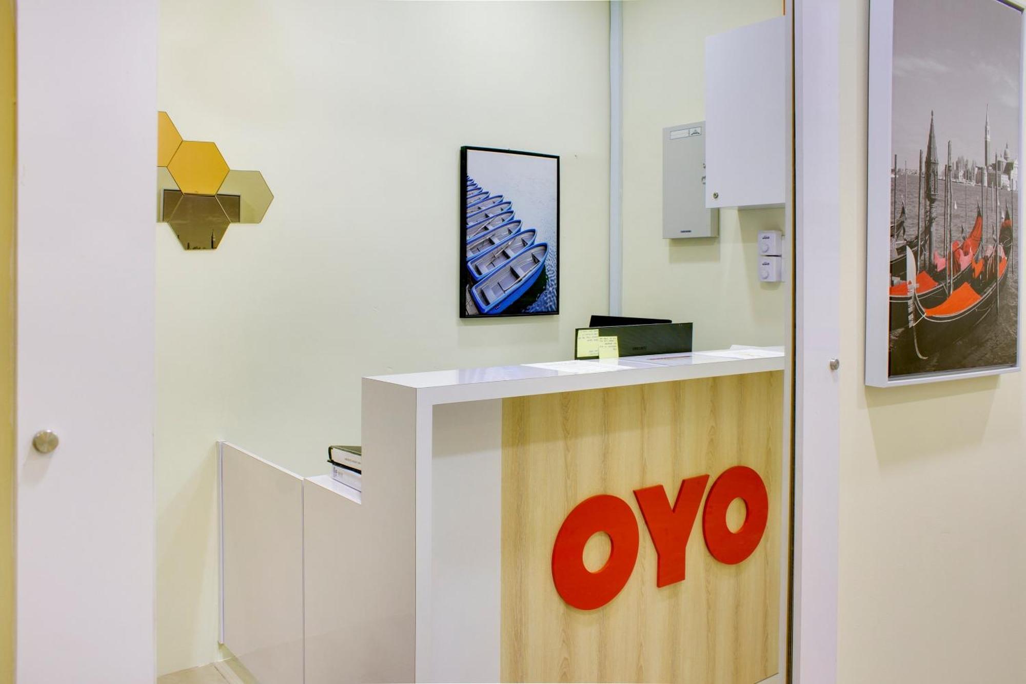 Oyo 90090 Roselyn Inn 2 Пасир-Гуданг Экстерьер фото